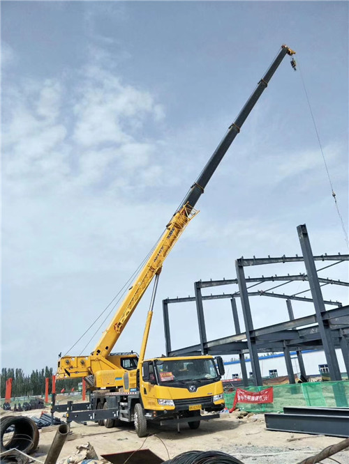 大邑县超高层建筑钢结构吊装案例